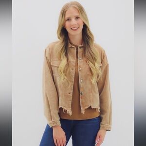 POL Cropped Corduroy Jacket – Size Large
✨ Excellent Like-New Condition ✨